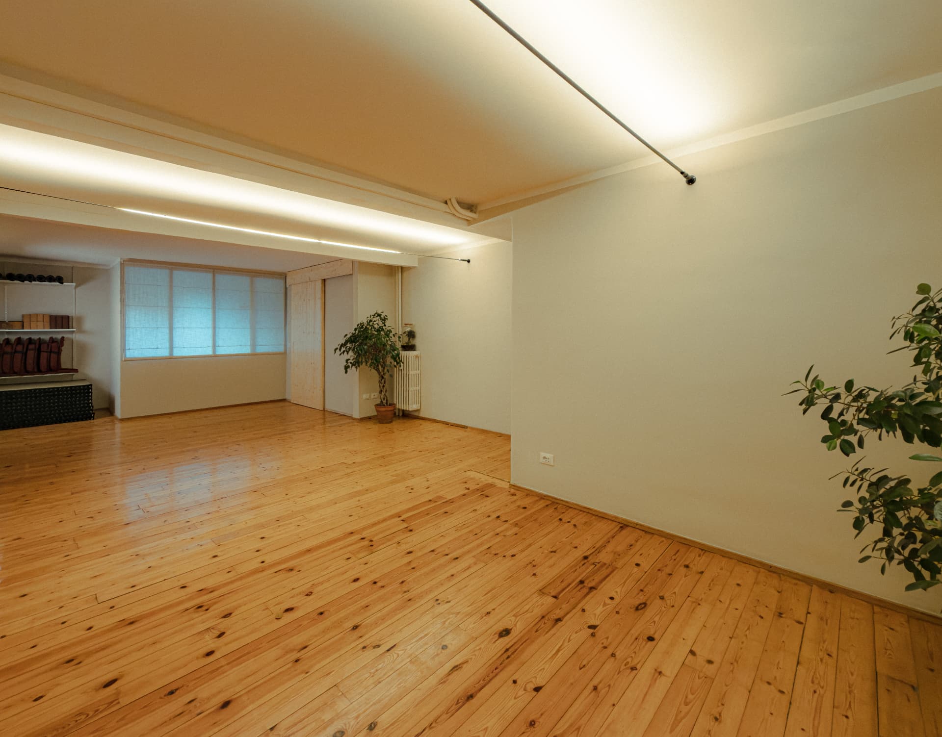 Sala interna di Nodō con parquet e luce naturale, disponibile per eventi e masterclass
